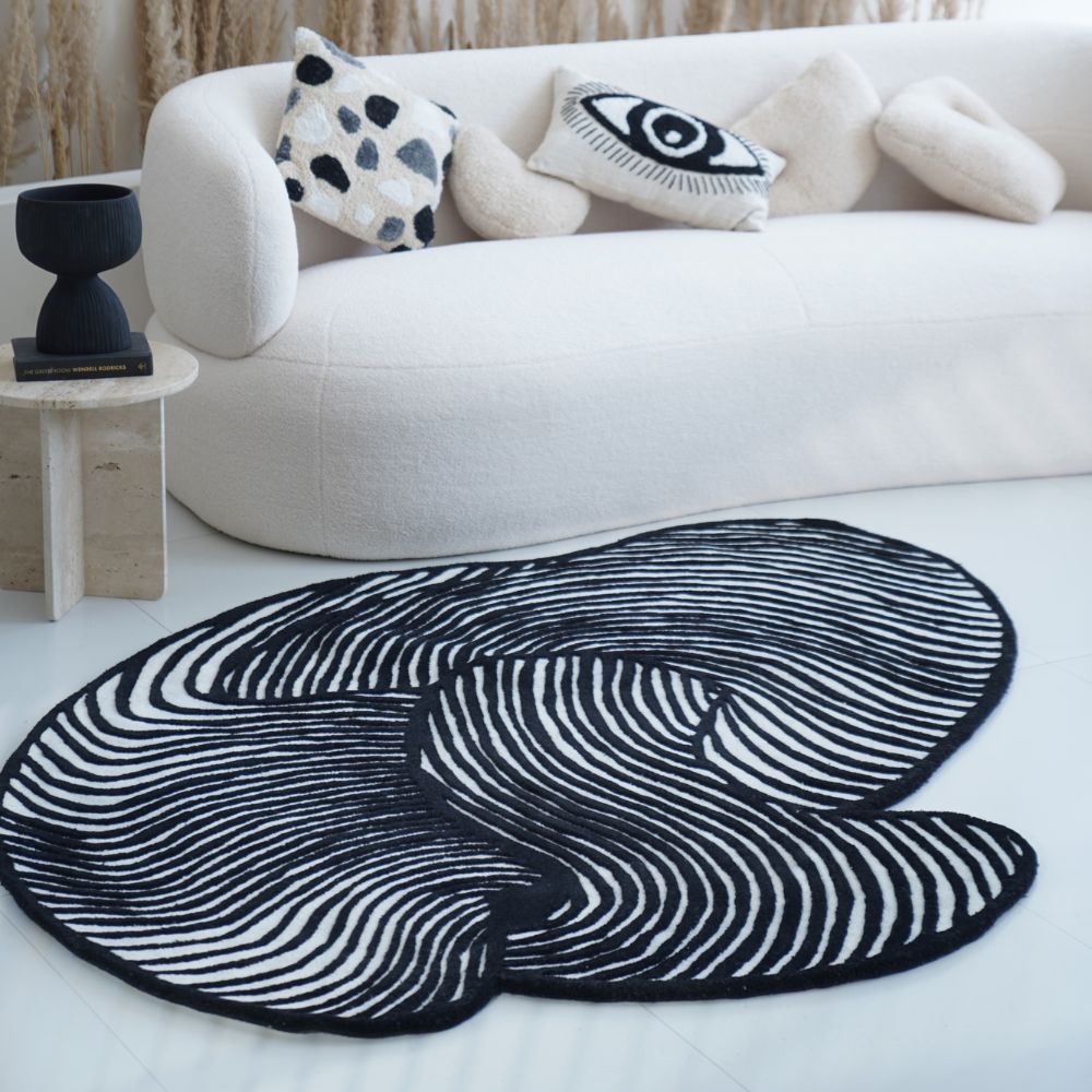 Step into a World of Black & White with Noir Maze Rug - Muun Home