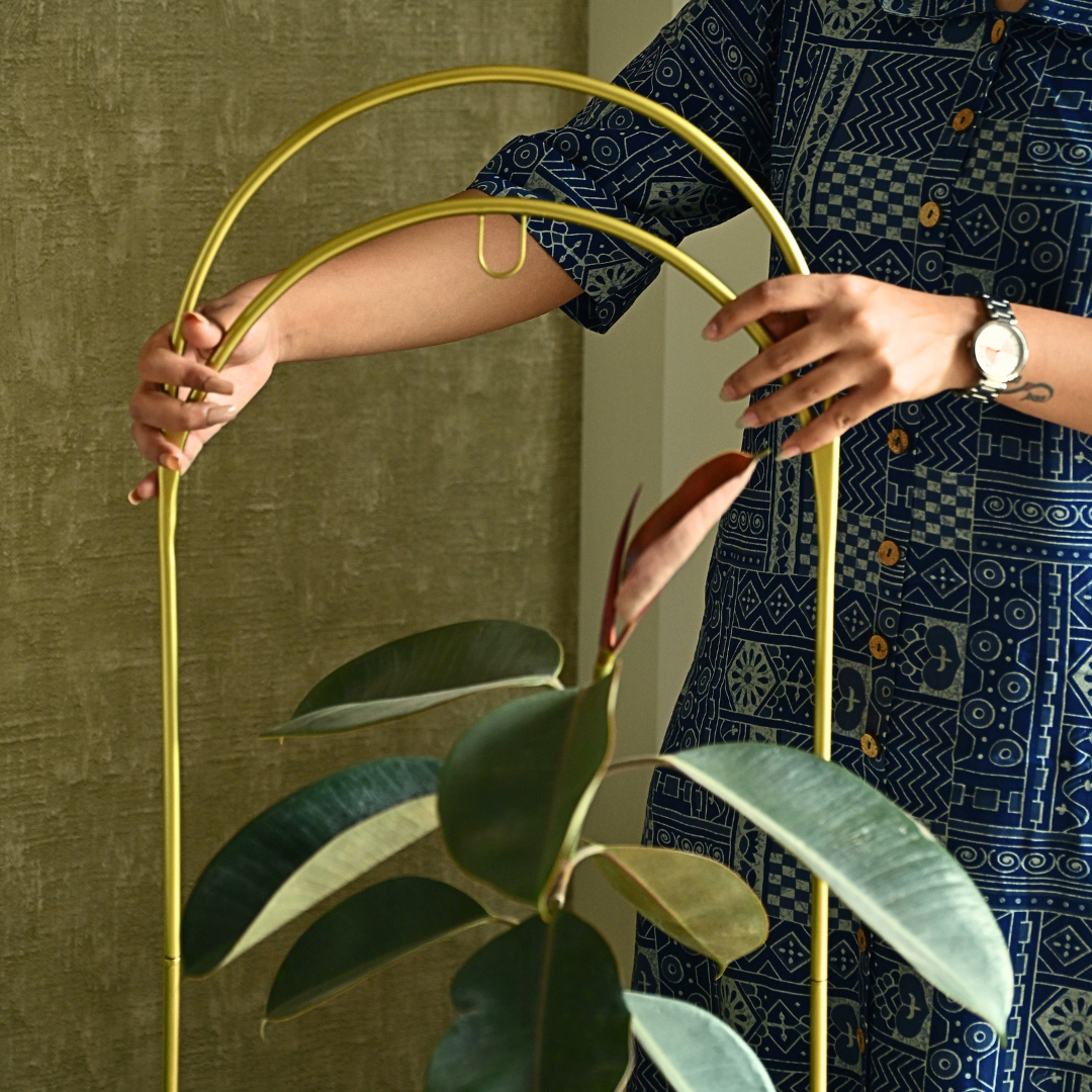 Luna Standing Planter