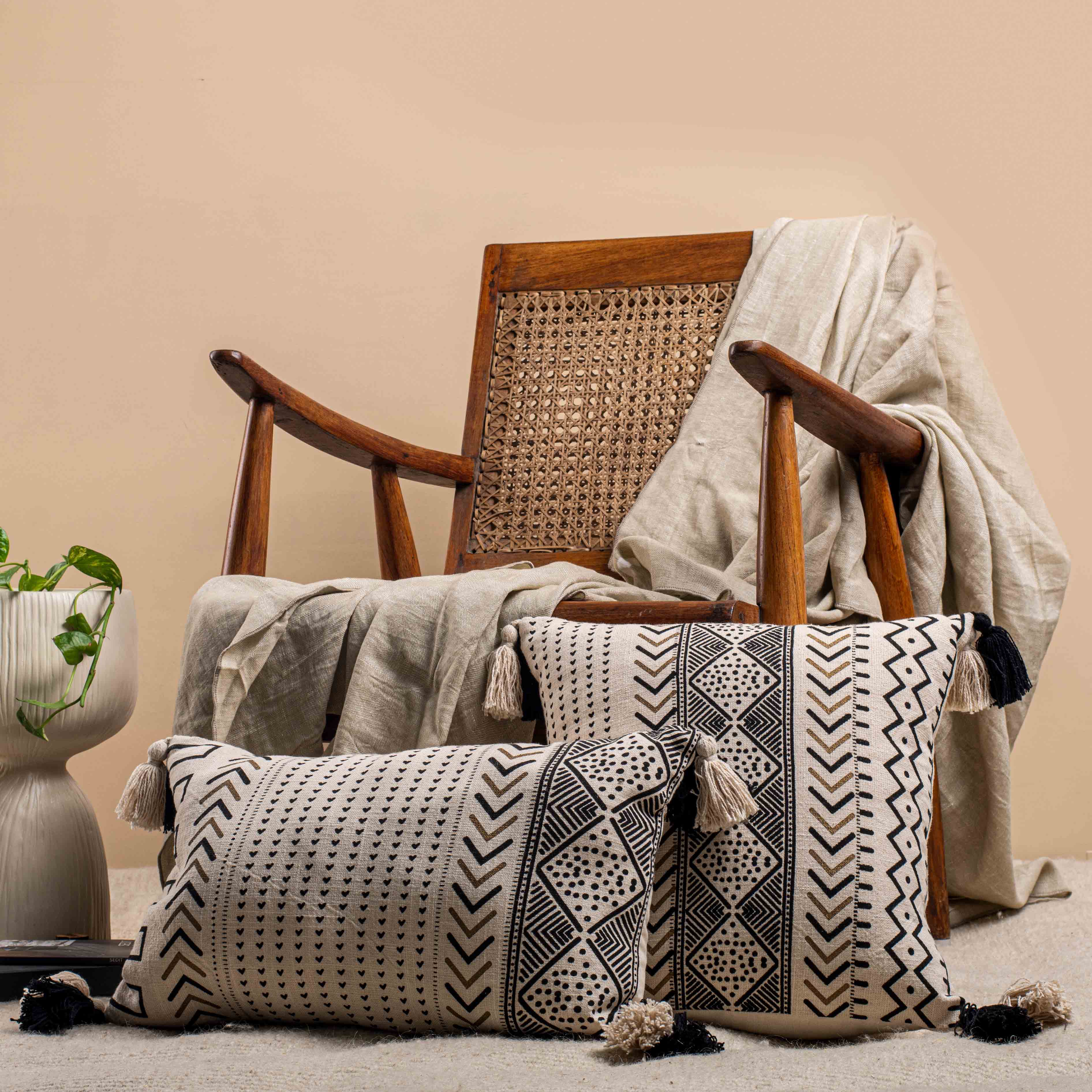 Tribal Motif lumbar Cushion Cover