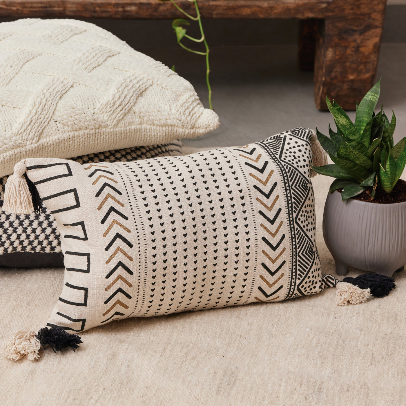Tribal Motif lumbar Cushion Cover