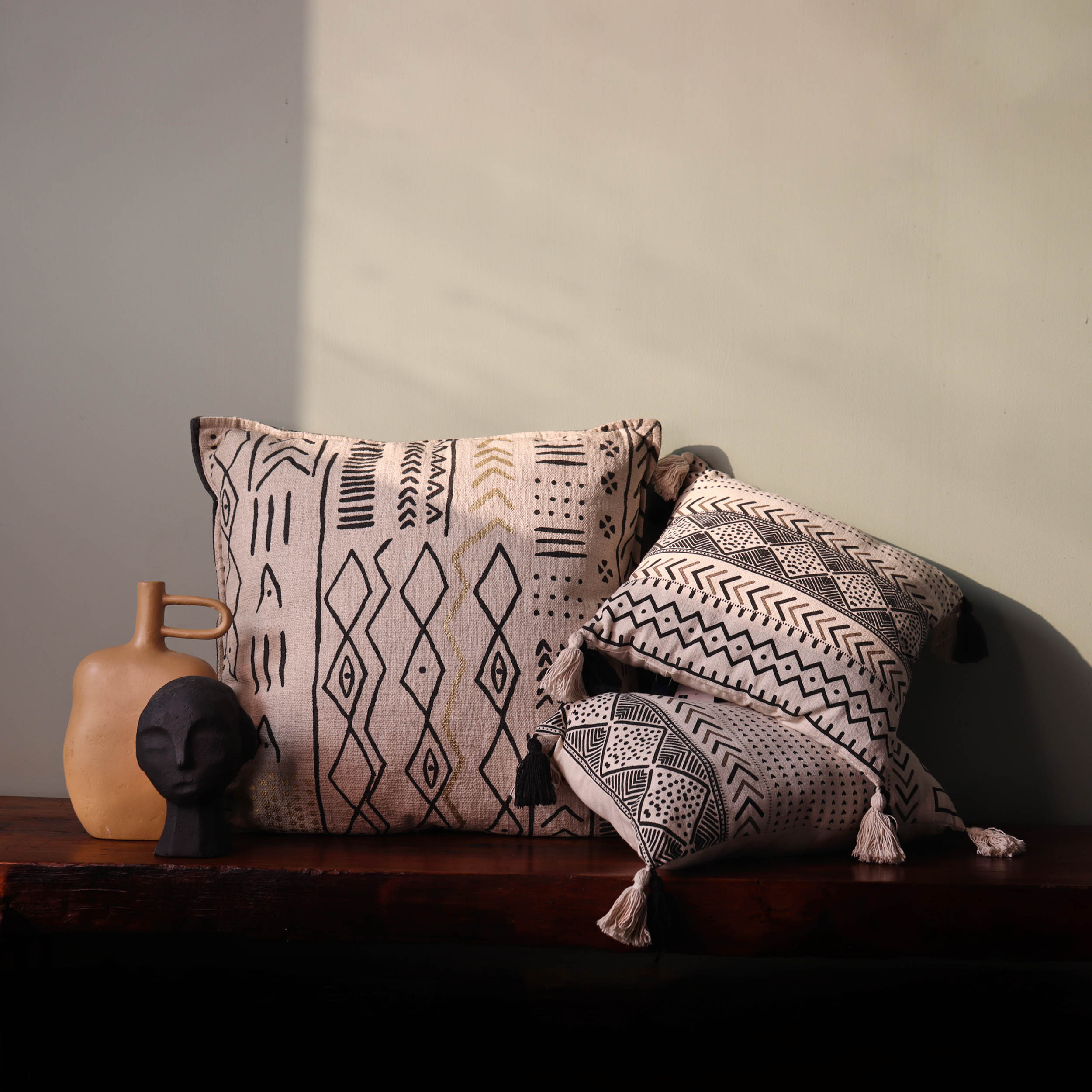 Tribal Motif lumbar Cushion Cover