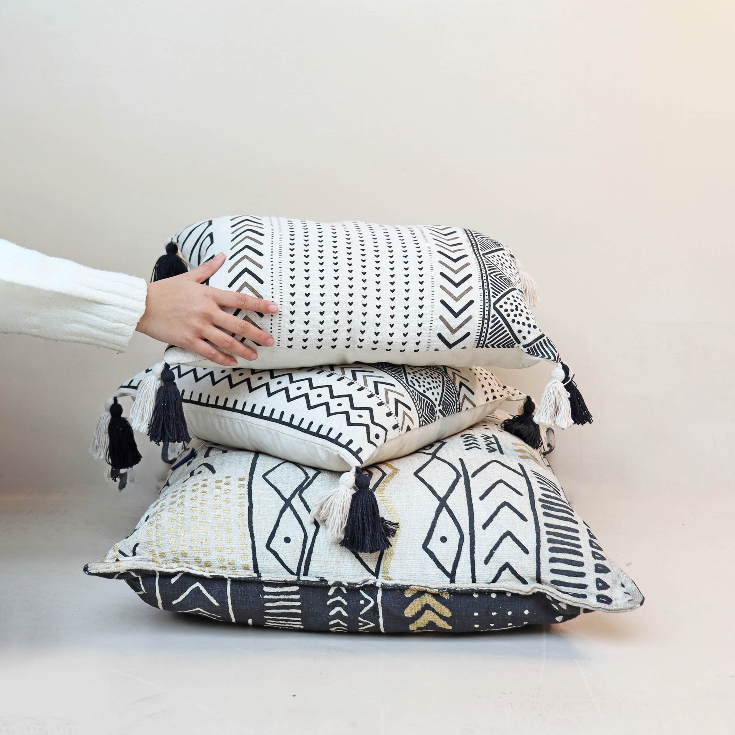 Tribal Motif lumbar Cushion Cover